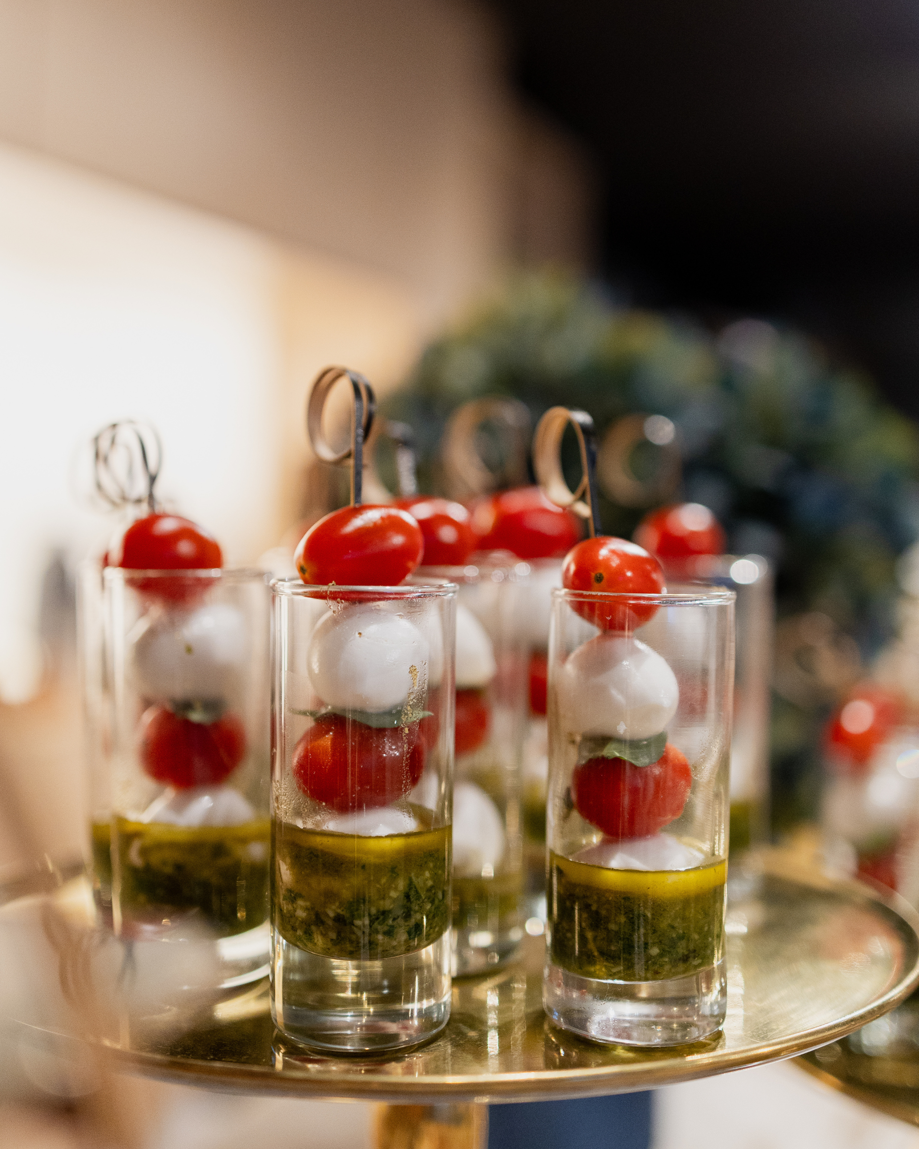 Palito Caprese com Molho Pesto Autoral